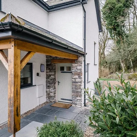 Cleabarrow View * Windermere